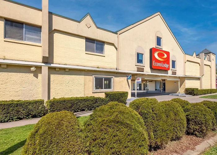 Motel: Econo Lodge Cortland Downtown