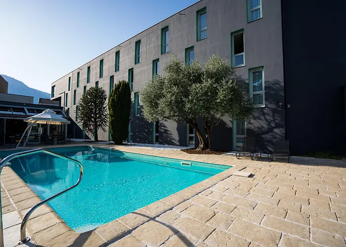 Pomo Hotel & Restaurant
