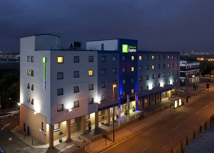 Family Hotel: Holiday Inn Express Park Royal By Ihg
