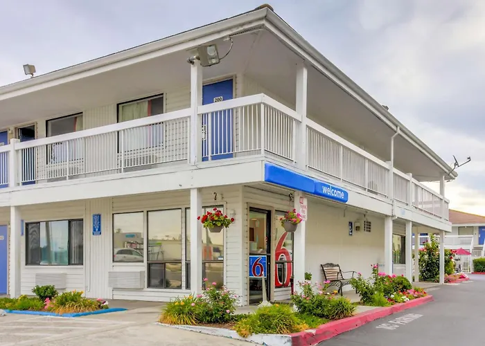 Cheap hotels Motel 6-Medford, Or - North