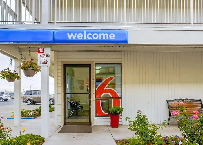 Cheap hotels Motel 6-Medford, Or - North