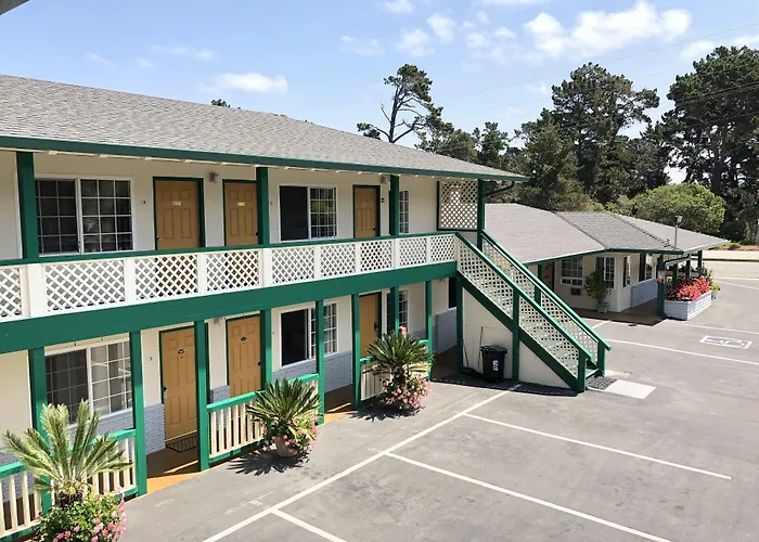 Motel: Monterey Pines Inn