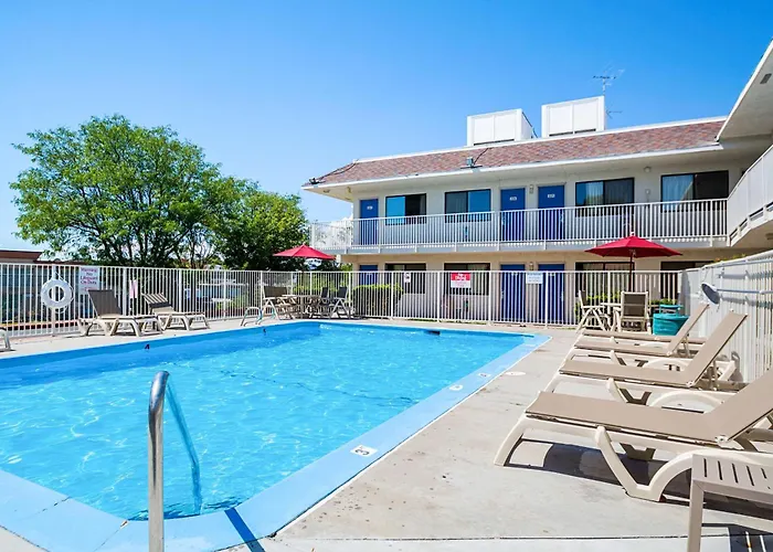 Beach hotel: Motel 6-Pueblo, Co - I-25