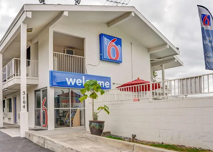 Dog friendly hotels Motel 6-Portland, Or - Central