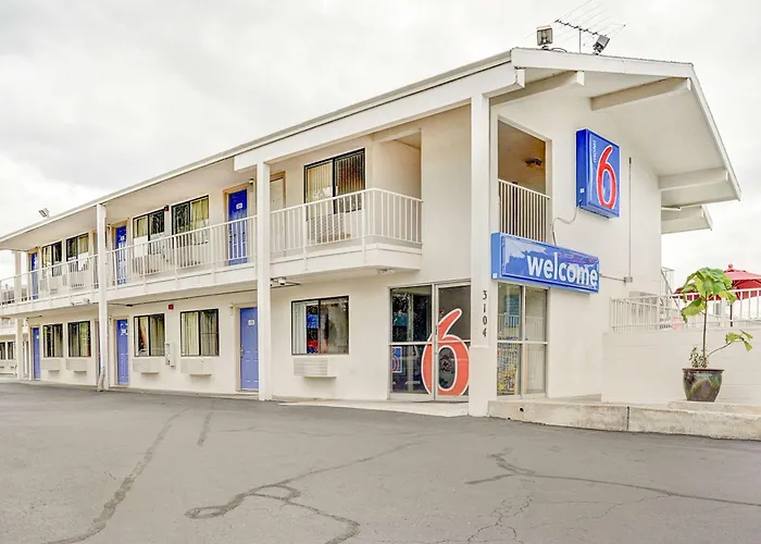 Dog friendly hotels Motel 6-Portland, Or - Central