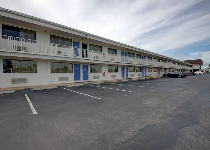 Motel 6-, Fl