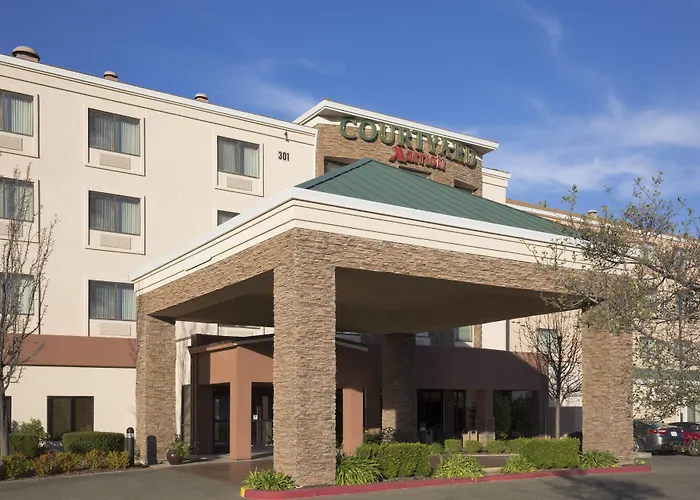 Pet Friendly hotel: Courtyard By Marriott Roseville Galleria Mall/Creekside Ridge Drive