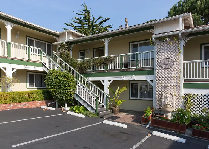 Carmel Inn & Suites