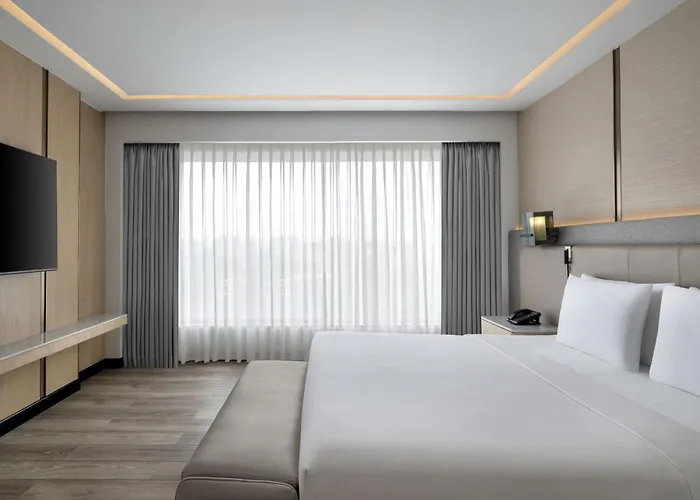 Courtyard By Marriott Mumbai International Airport