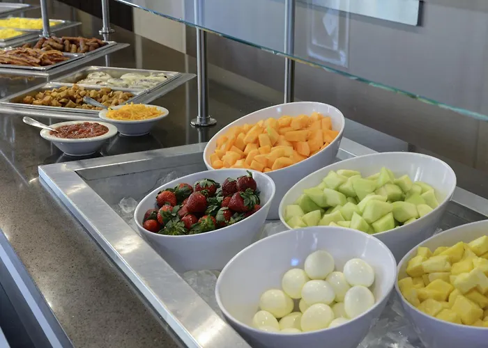 Hotel with Tennis: Detroit Marriott Southfield