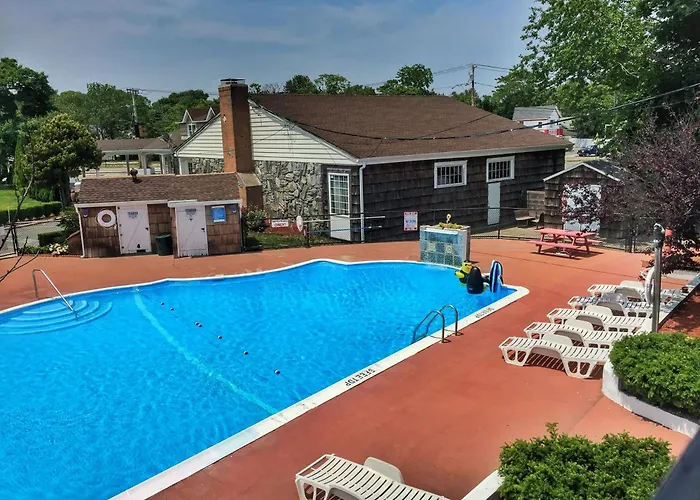 Budget Host East End Riverhead