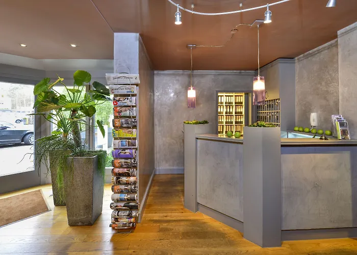 Airport Hotel: Airport Hotel By The New Yorker