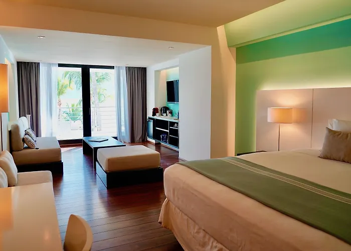 Holland House Beach Hotel