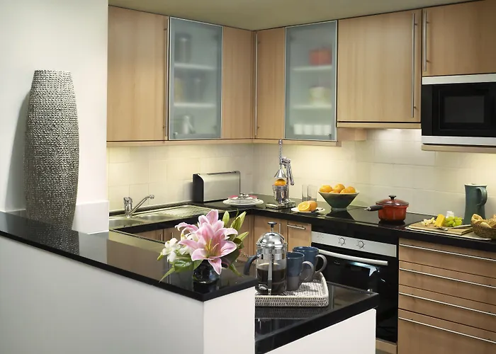 Lodge: Taj Wellington Mews, Mumbai