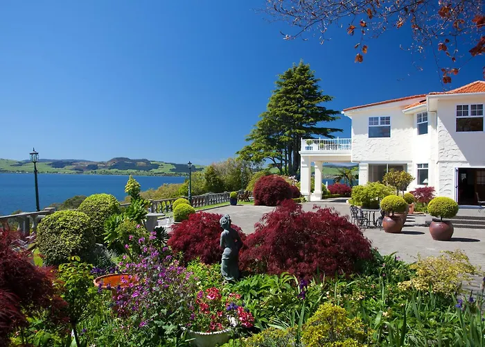 Hotel with Tennis: On The Point - Lake Rotorua