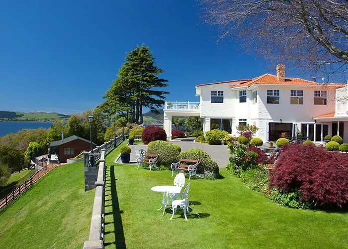 Hotel with Tennis: On The Point - Lake Rotorua