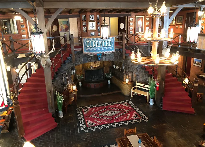 Hotel with pool: Hotel El Rancho