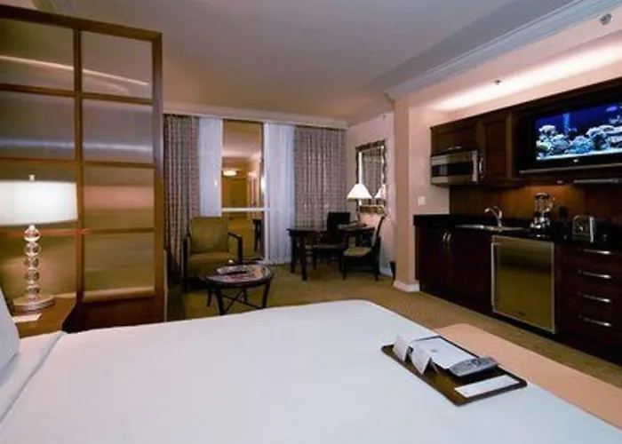 4 star hotel: The Signature At Mgm Grand - All Suites