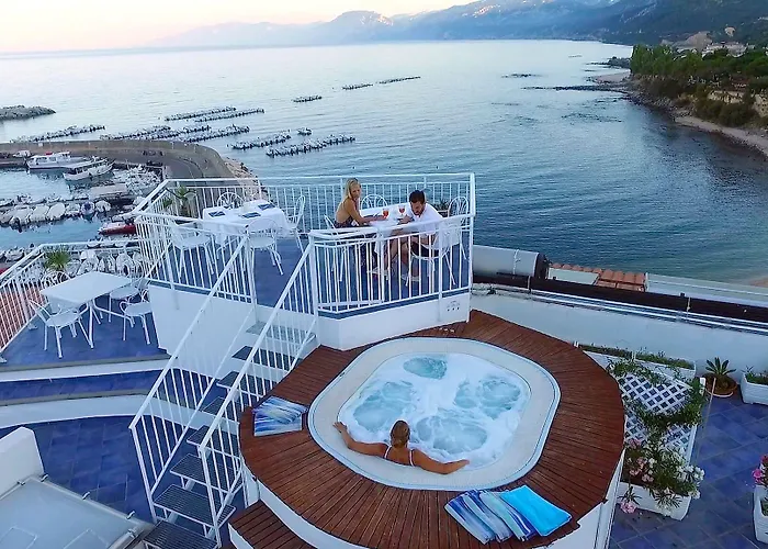 Pet Friendly hotel: Bue Marino Hotel & Rooftop Bar