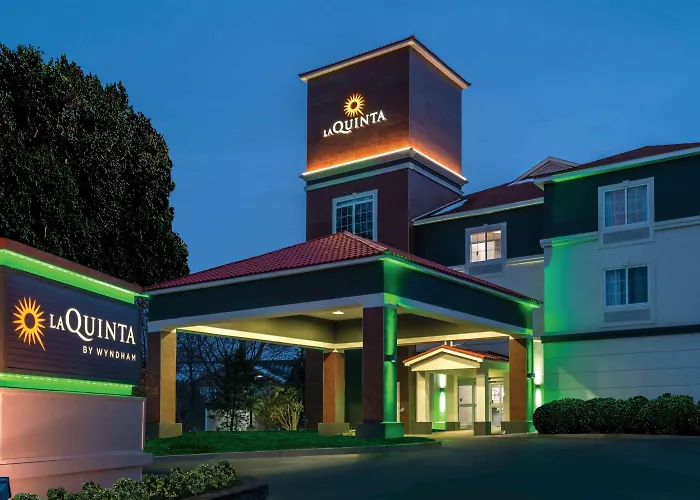Hotels with pool La Quinta By Wyndham Latham Albany Airport