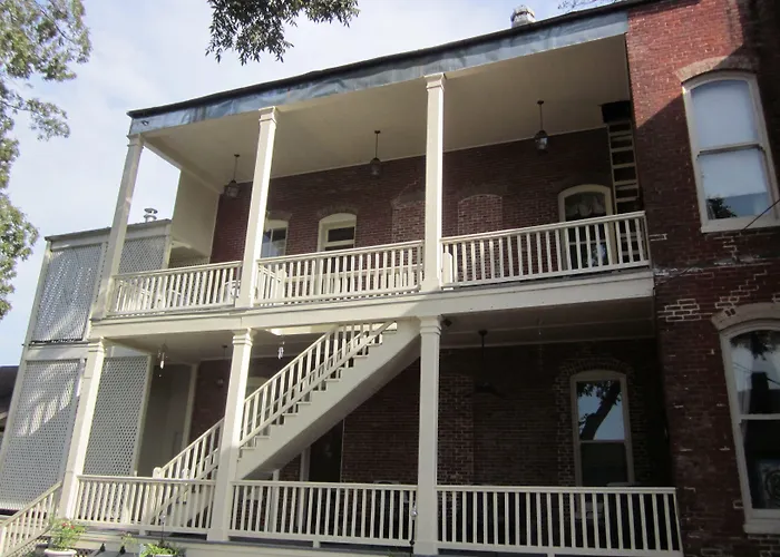 B&B only: Baer House Inn