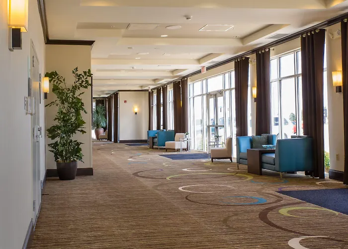 Holiday Inn & Suites Airport By Ihg