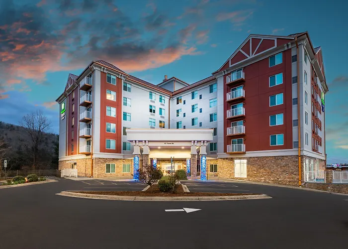 Cheap hotel: Holiday Inn Express & Suites Asheville Downtown By Ihg