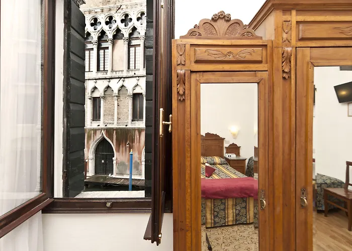 Cheap hotel: Hotel Alla Fava