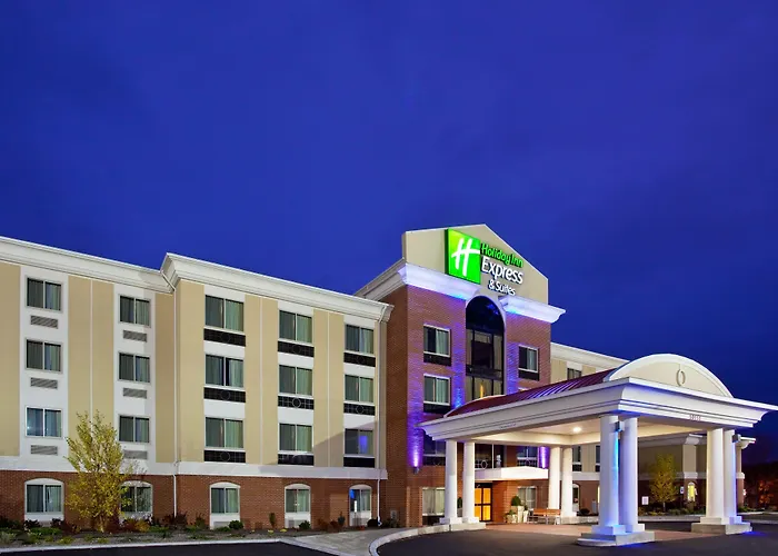 Pet Friendly hotel: Holiday Inn Express & Suites Niagara Falls By Ihg