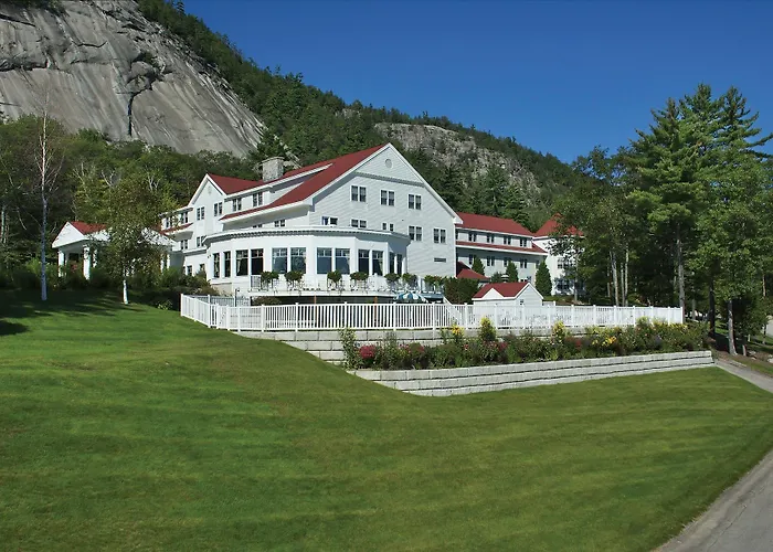Hotel with view: White Mountain Hotel And Resort
