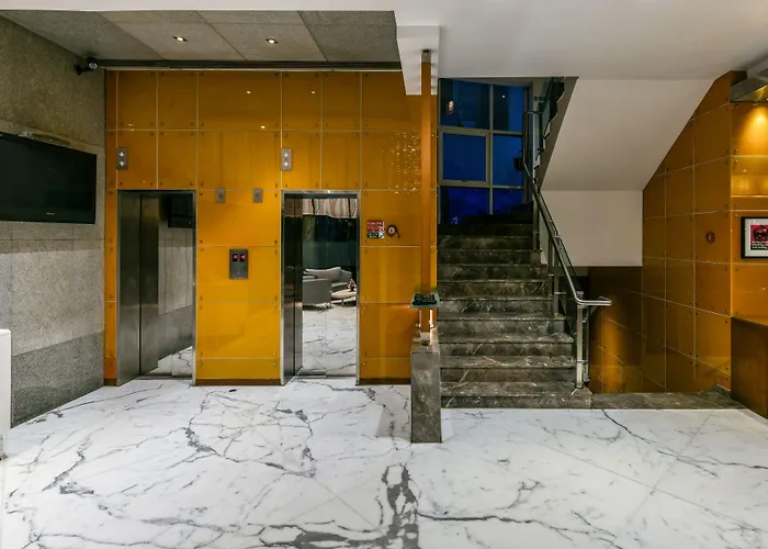Hotel with pool: The Regale By Tunga