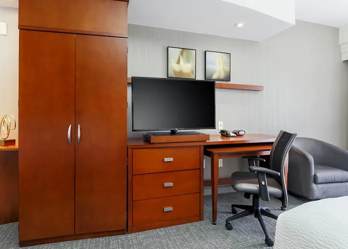 Courtyard By Marriott Dallas Arlington South