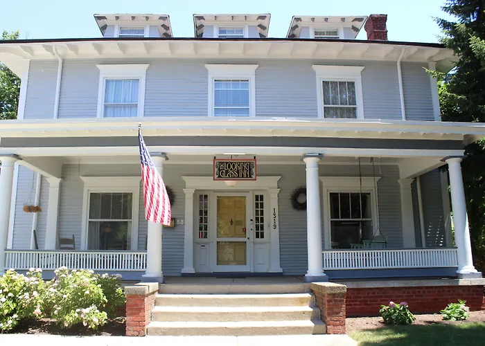 B&B only: Looking Glass Inn