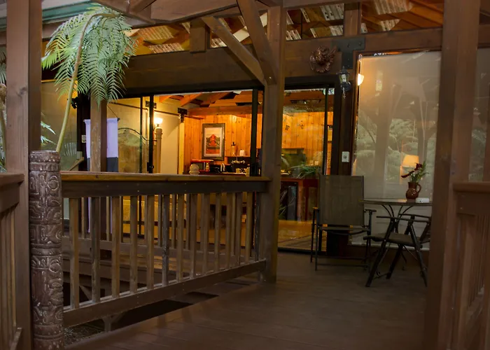 Bed and Breakfast Volcano Village Lodge