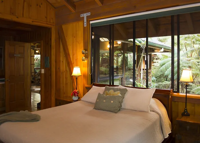 Bed and Breakfast Volcano Village Lodge