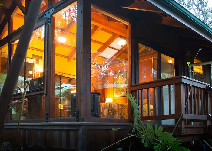 Bed and Breakfast Volcano Village Lodge
