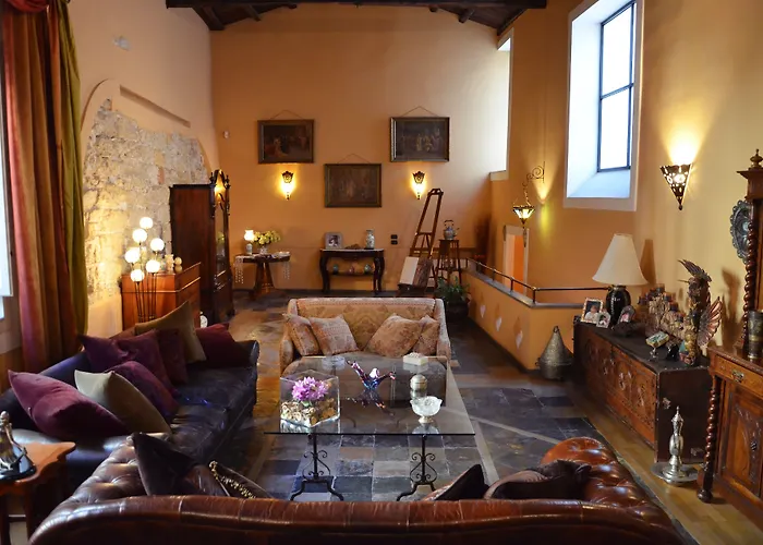 Hotel near College: Ai Cartari