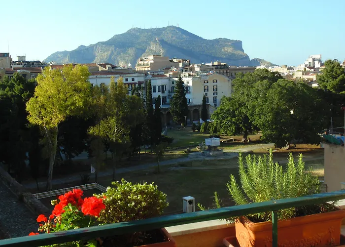 Hotel near College: Kemonia