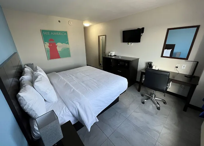  Travelodge By Wyndham Queens