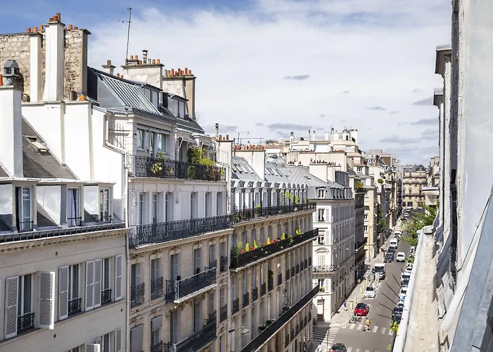 Des Champs-Elysées