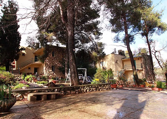 Safed Inn