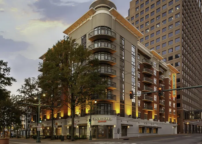 Courtyard Memphis Downtown