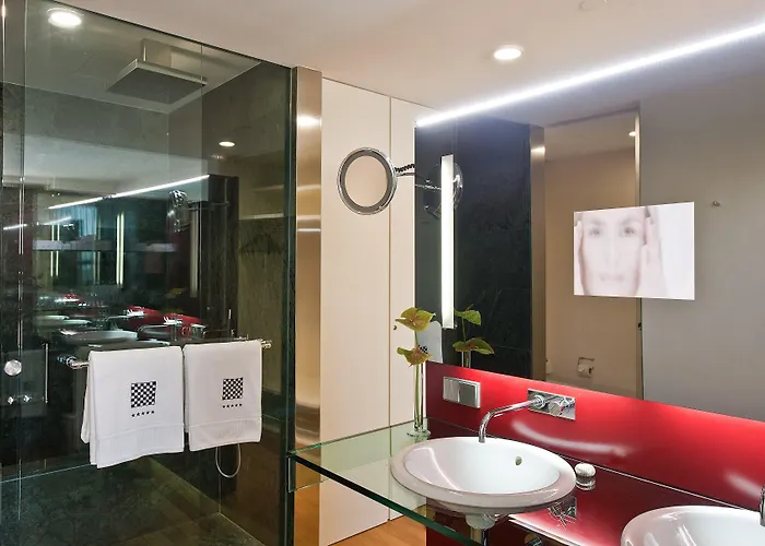 Hôtel: Hotel Reina Petronila