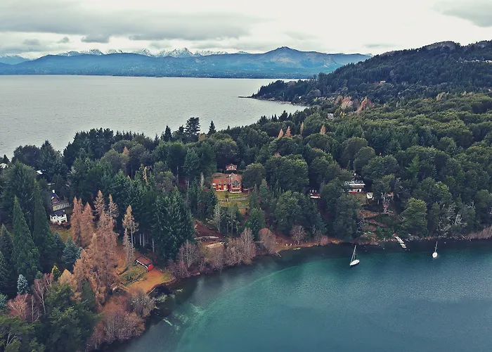 Hotel with view: Peninsula Petit