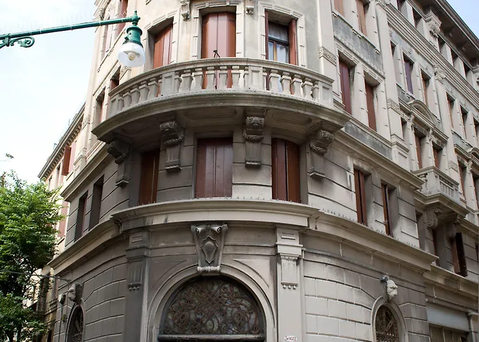  Domus Civica