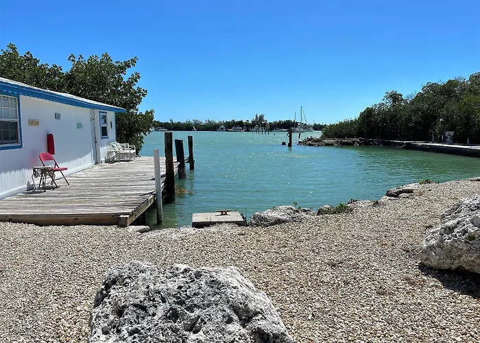 Floating Sea Cove Resort And Marina