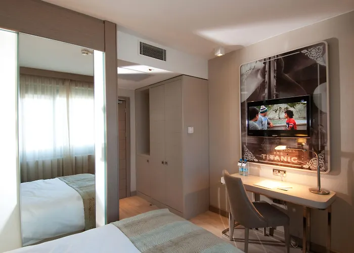  Titanic Comfort Mitte