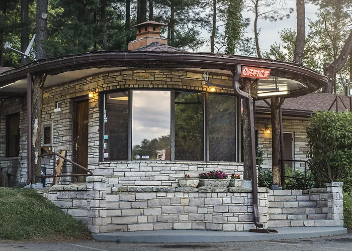 Motel: The Mountaineer Inn - Asheville