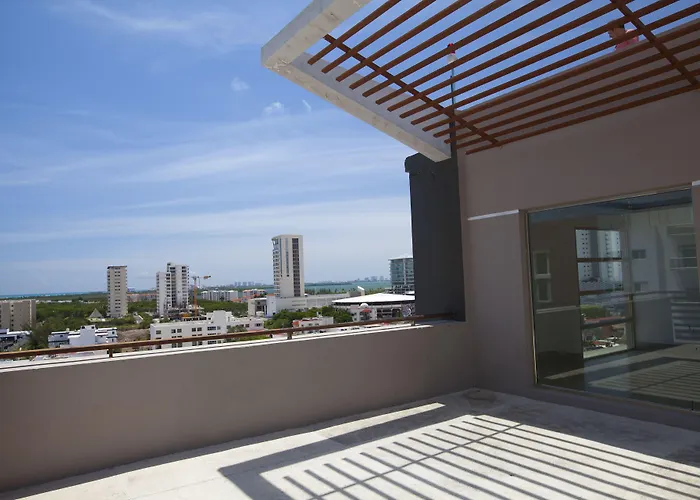 Luxury hotel only: Wyndham Garden Cancun Downtown