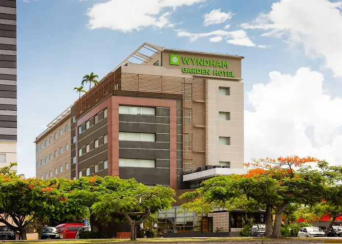 Luxury hotel only: Wyndham Garden Cancun Downtown
